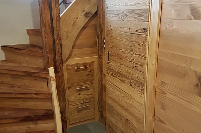 Rangement sous l'escalier