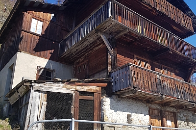 Façade côté vallée avec poulailler